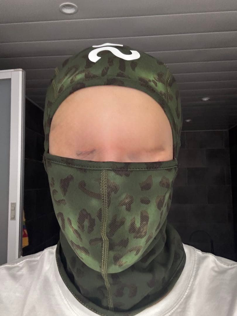 Supreme Heat Reactive Balaclava 熱で色変わります