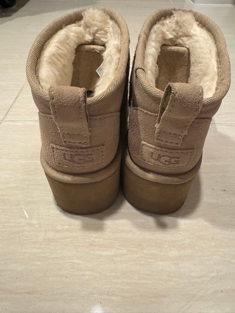 UGG CLASSIC ULTRA MINI PLATFORM ブーツ