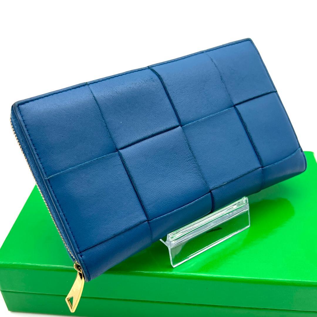 ボッテガヴェネタ マキシイントレチャート レザー ラウンドジップ ブルー 137