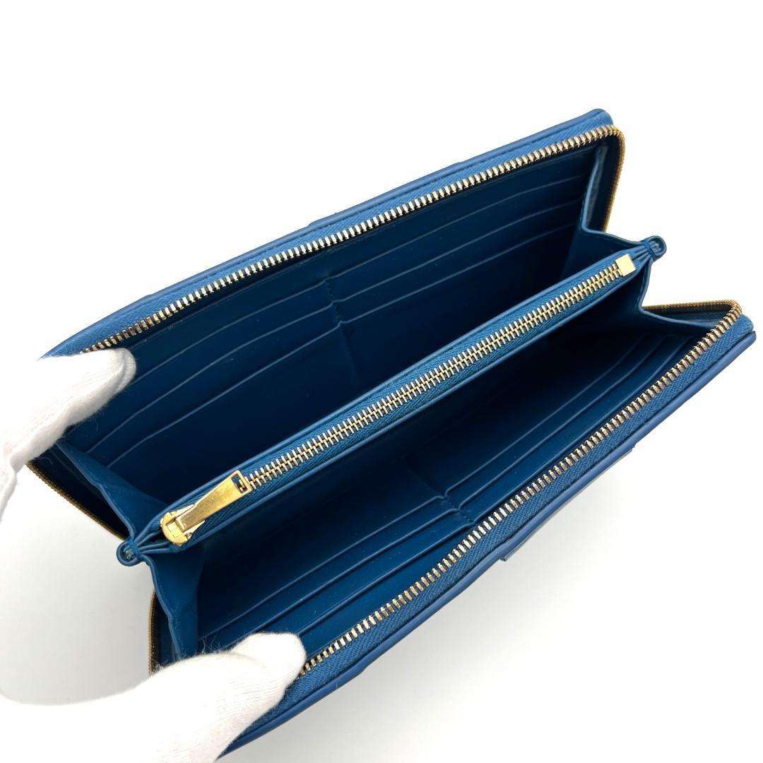 ボッテガヴェネタ マキシイントレチャート レザー ラウンドジップ ブルー 137