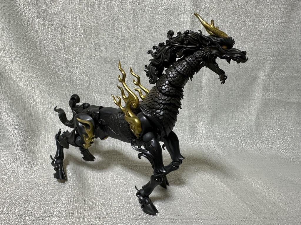 【中古】タケヤ式自在置物 麒麟 鉄錆地調版