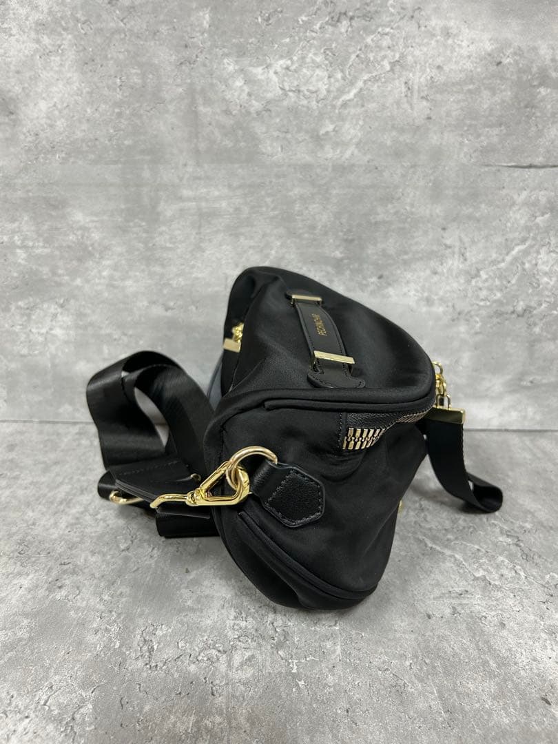 PECHINCHAR ペシンシャ メタルファスナーボディバッグ ショルダーバッグ