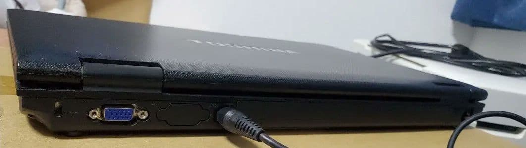 新品互換バッテリー付きノートパソコン