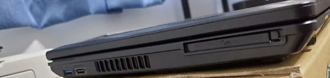 新品互換バッテリー付きノートパソコン