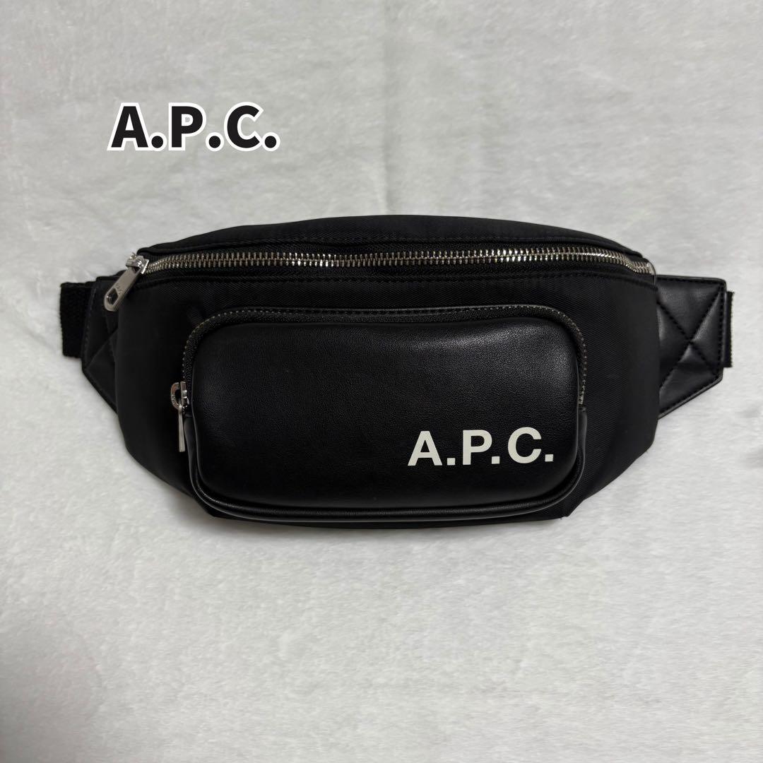 A.P.C. ナイロンボディバッグ BLK