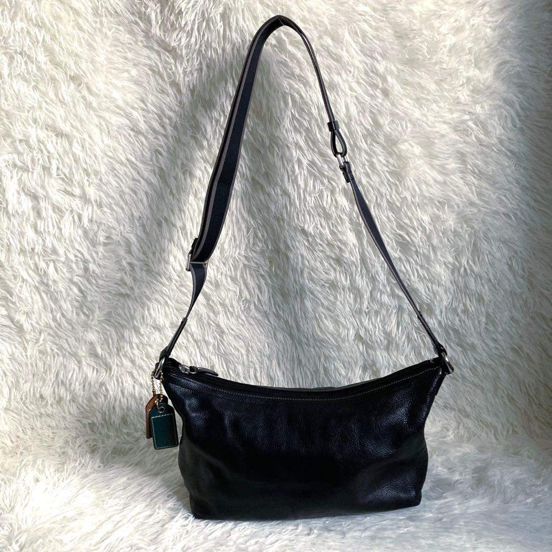 ＊B＊COACＨ　斜めがけショルダーバッグ　クロスボディ レザー　ブラック