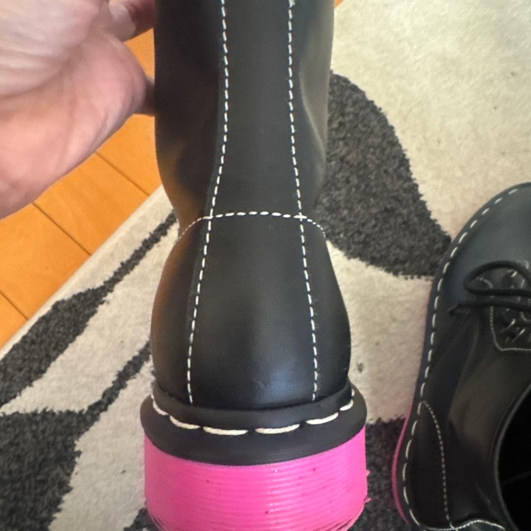 Dr. Martens ジッパー付きブーツ ブラック/ピンク