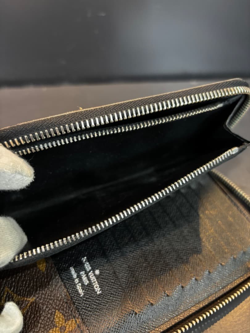 LOUIS VUITTON モノグラムマカサージッピーウォレット ヴェルティカル