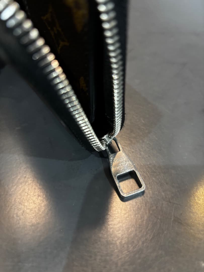 LOUIS VUITTON モノグラムマカサージッピーウォレット ヴェルティカル