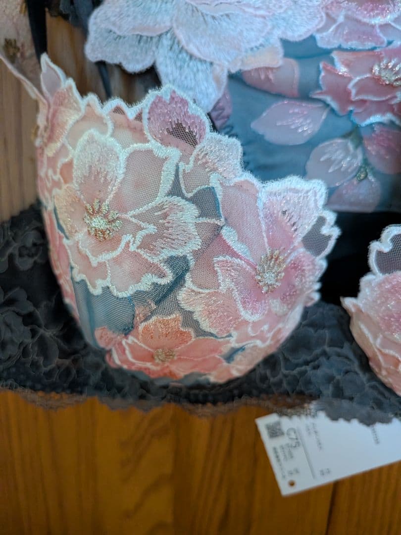 サルート、03グループブラC75、ソングMサイズ完売品。