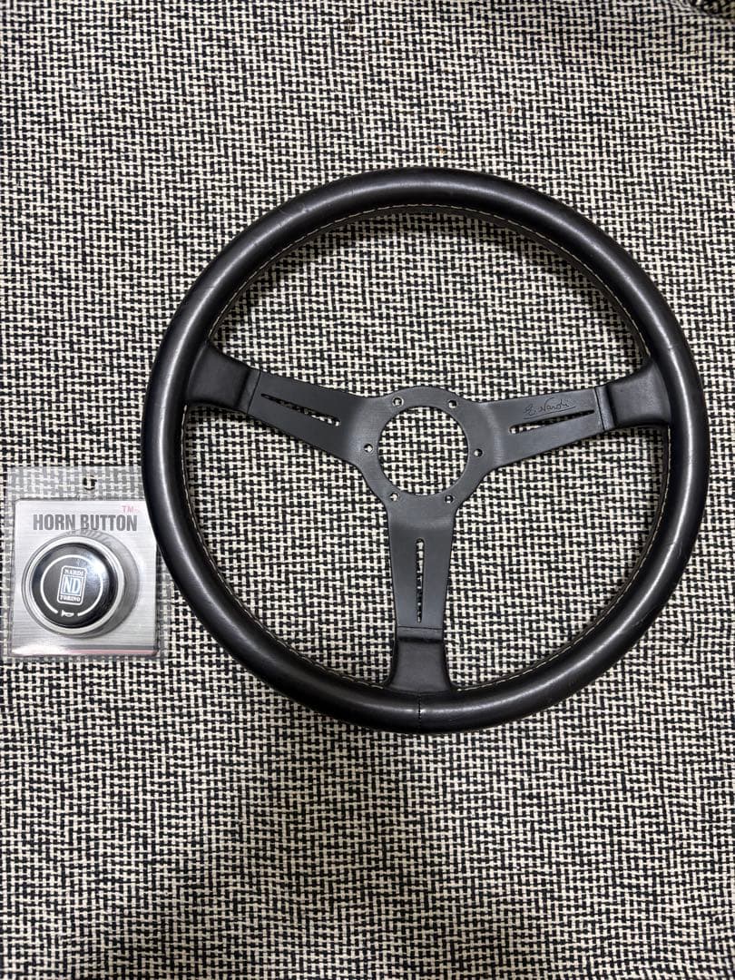 正規品　ナルディ クラシック ブラックレザー＆ブラックスポーク 360mm