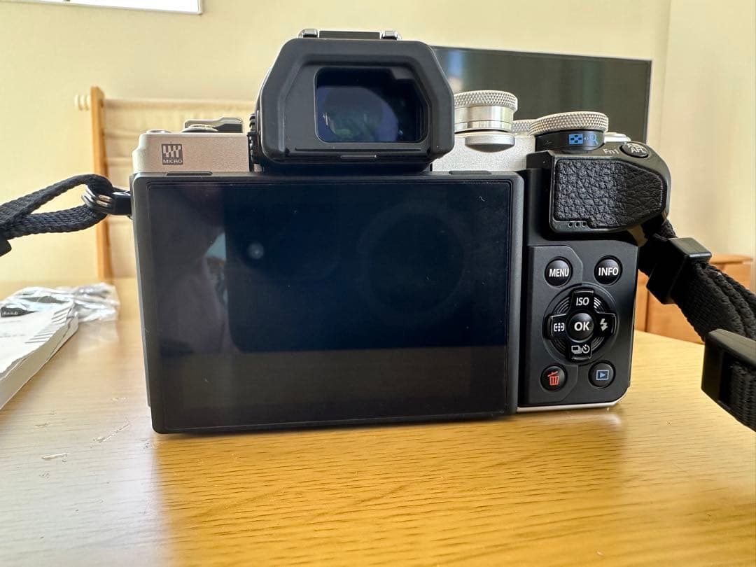 美品 OLYMPUS E-M10 Mark IIⅠ本体とレンズセット オリンパス