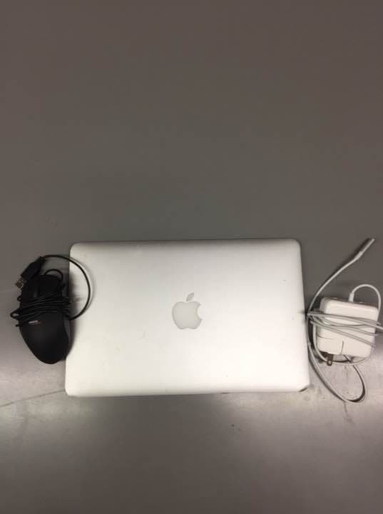 MacBook Air(2011)＋充電器＋マウス