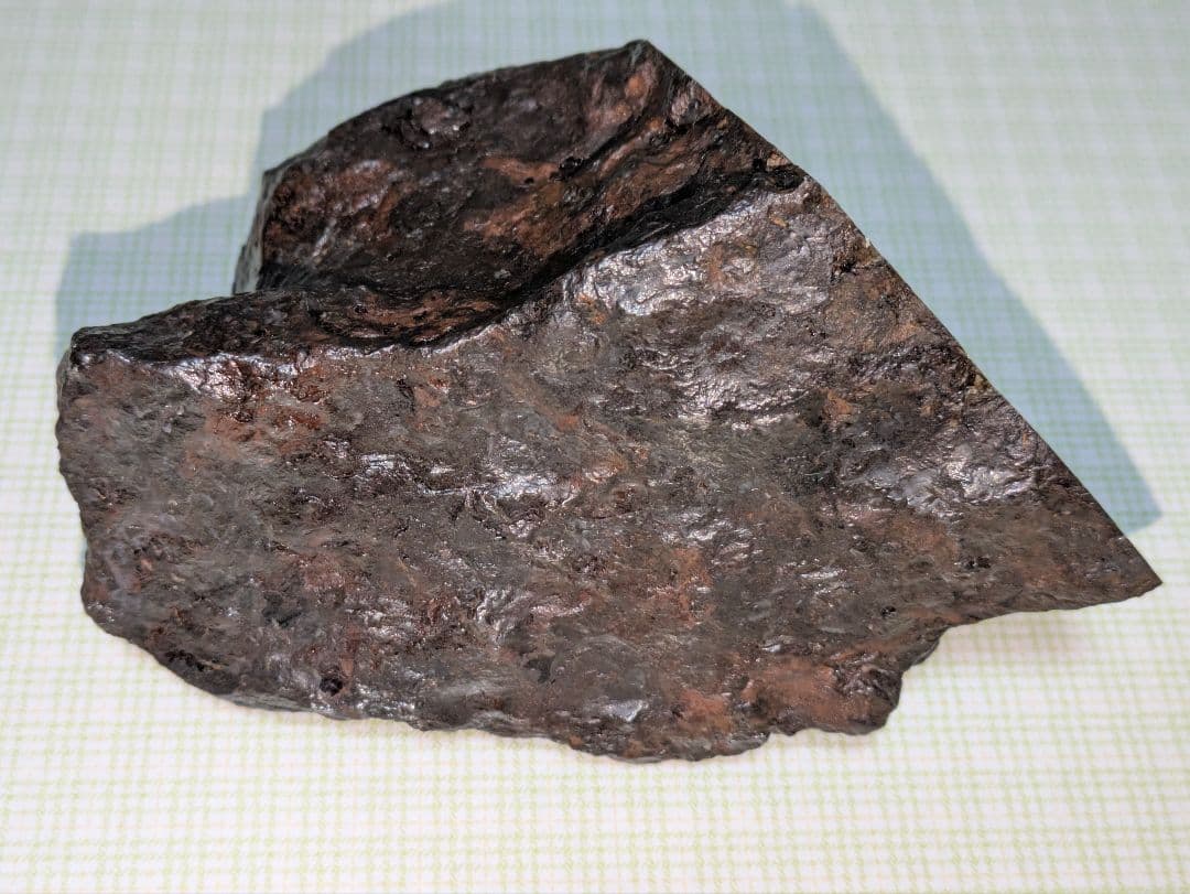 隕石　アルタイ隕石　鉄隕石　2,064グラム　外皮付　ウィドマンシュテッテン構造