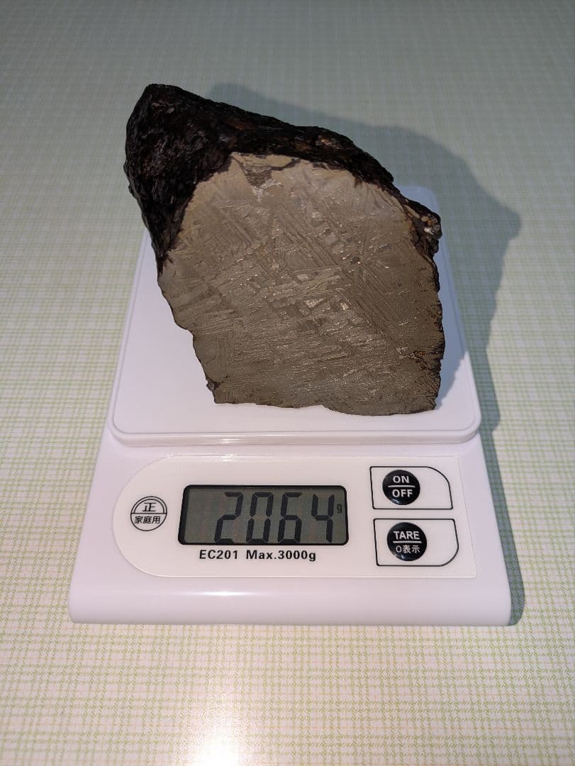 隕石　アルタイ隕石　鉄隕石　2,064グラム　外皮付　ウィドマンシュテッテン構造