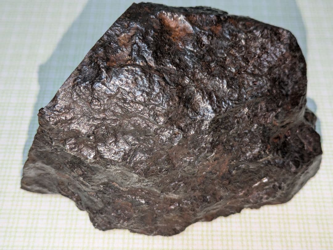 隕石　アルタイ隕石　鉄隕石　2,064グラム　外皮付　ウィドマンシュテッテン構造