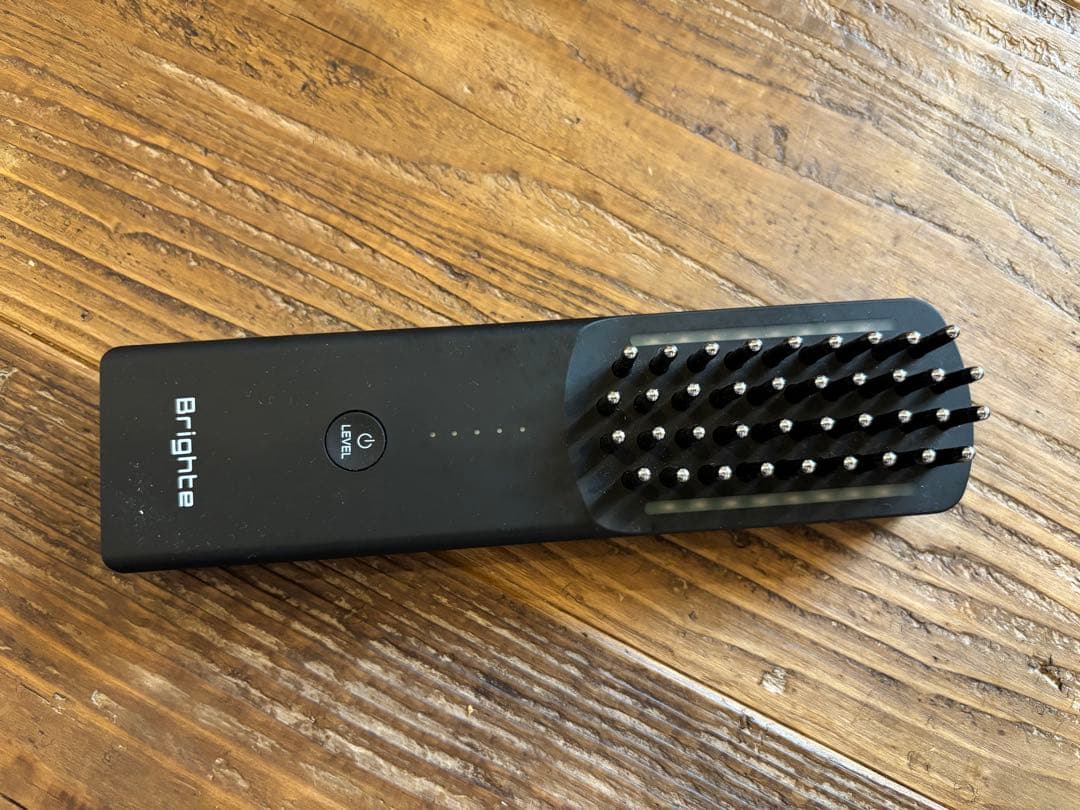 ほぼ未使用★エレキブラシ（Brighte)美顔器／スカルプブラシ（未使用品）付