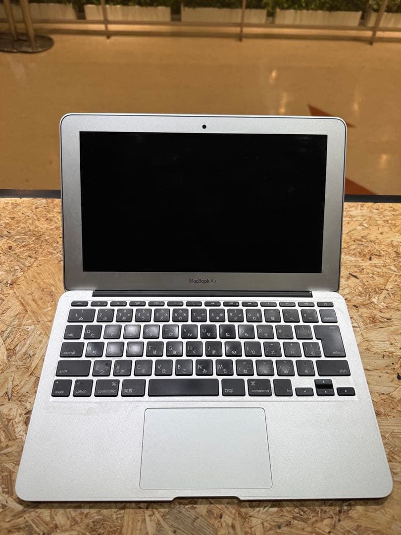 Apple MacBook Air 11インチ シルバー