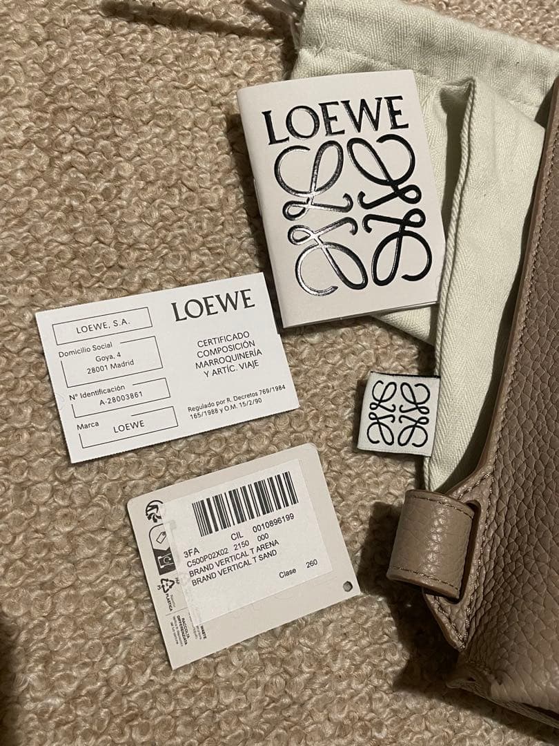 ⭐︎三連休限定値下げ⭐︎未使用！美品！LOEWE バーティカル Tポケット