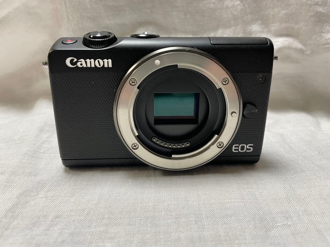 canon EOS M100ダブルレンズキットおまけ付き