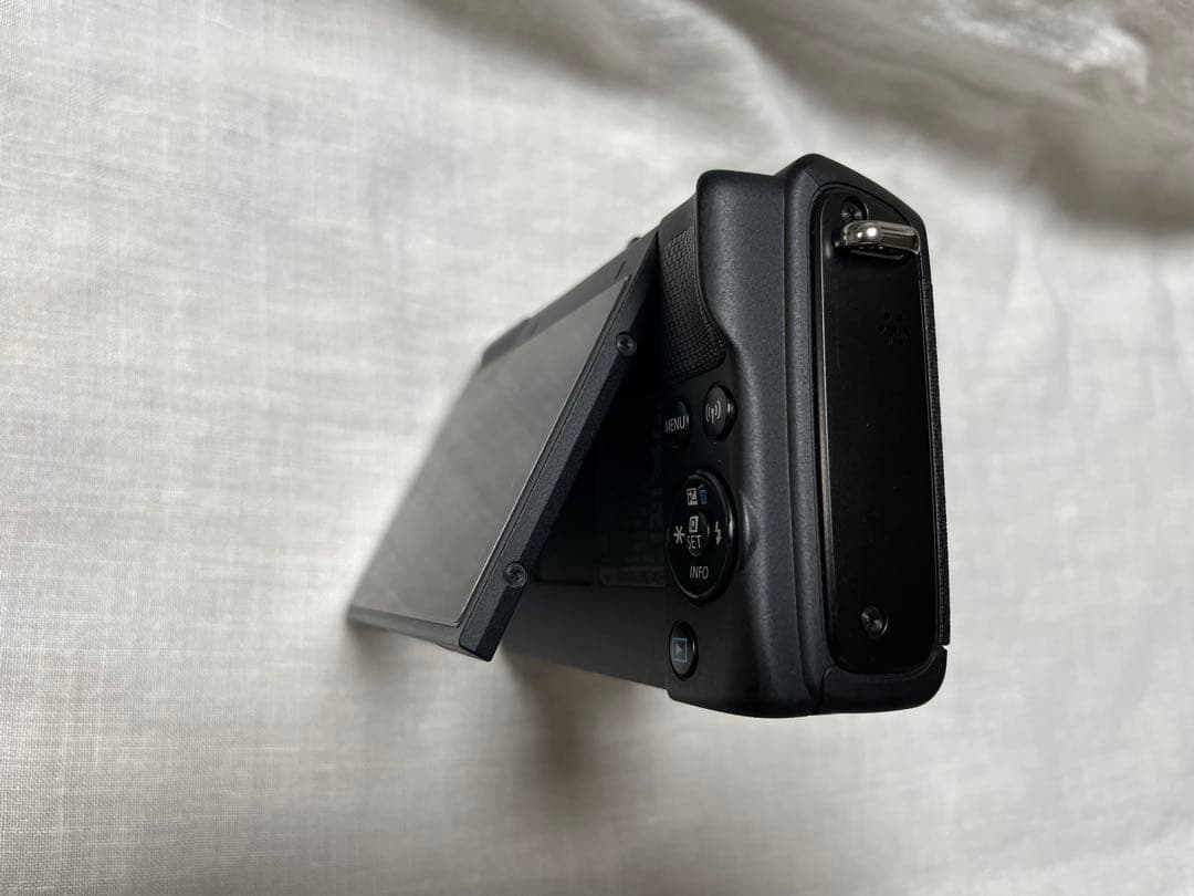 canon EOS M100ダブルレンズキットおまけ付き