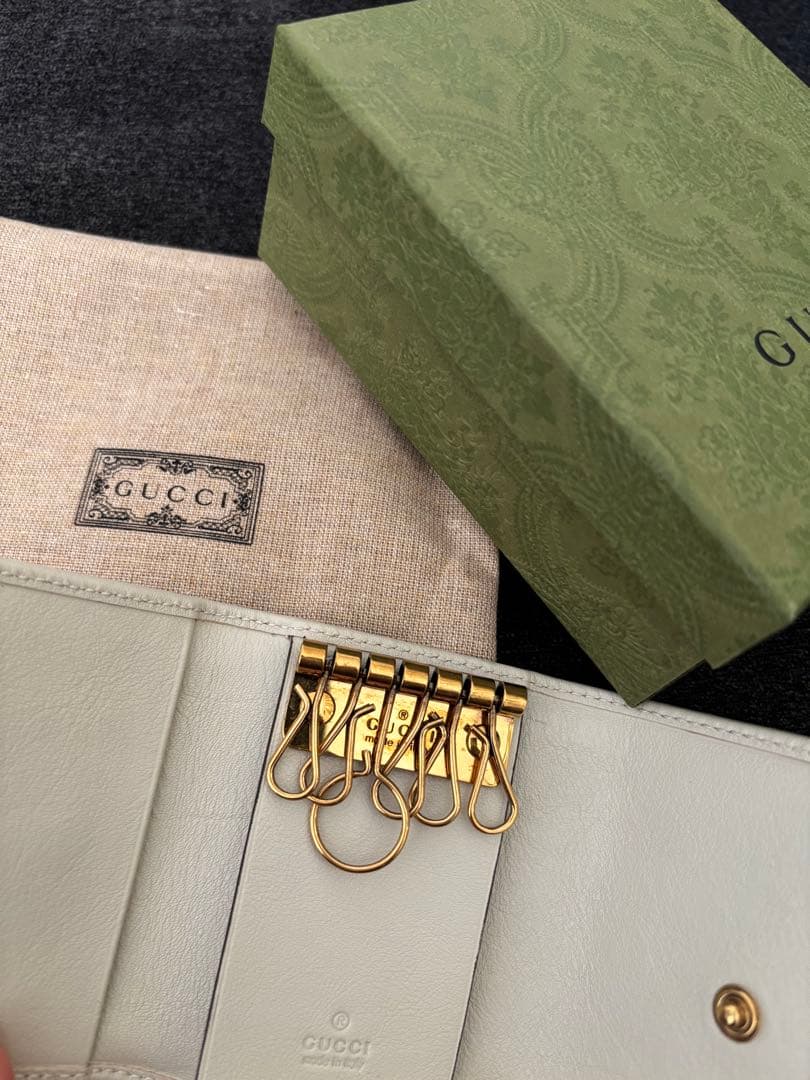 GUCCI ホワイトレザーキーケース