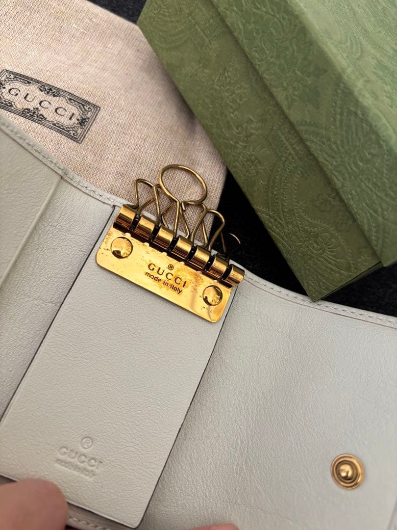 GUCCI ホワイトレザーキーケース