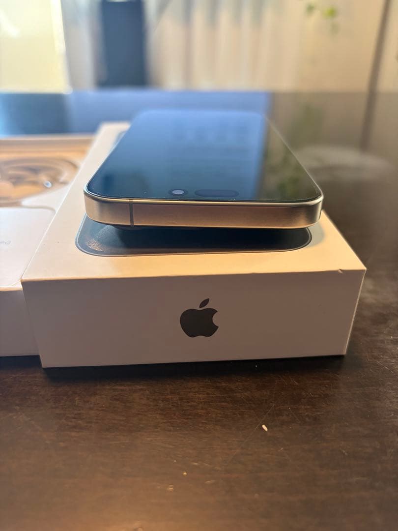 Apple iPhone 15 Pro ナチュラルチタニウム　128G本体