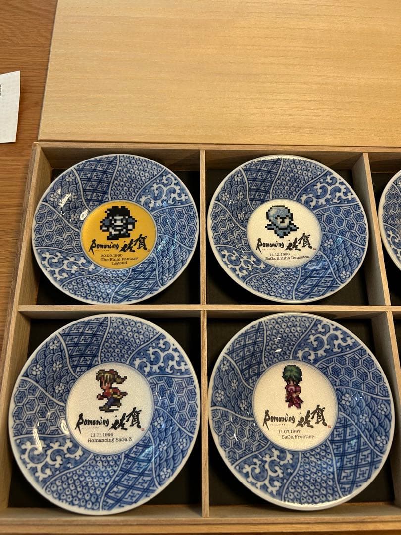 ロマンシング佐賀 有田焼 ドット絵小皿10枚セット 木箱入り 新品　ロマサガ