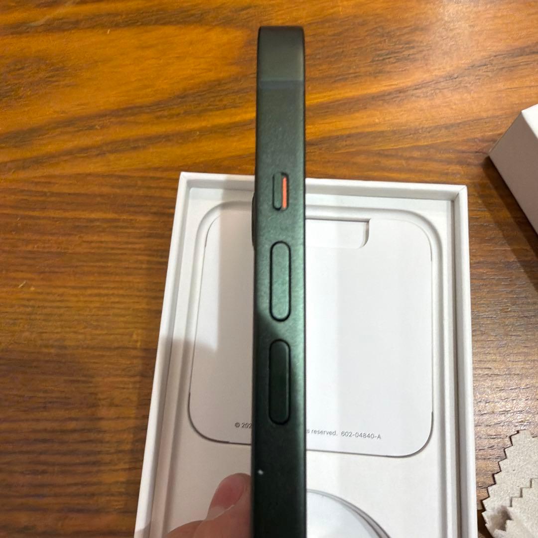 iPhone 13 ミッドナイトグリーン 本体　初期化済み　美品