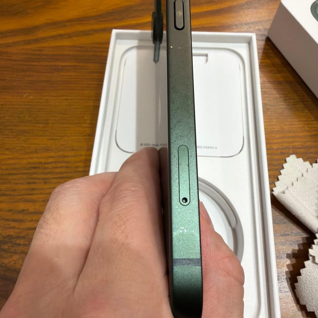 iPhone 13 ミッドナイトグリーン 本体　初期化済み　美品