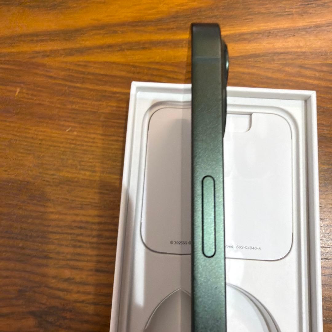 iPhone 13 ミッドナイトグリーン 本体　初期化済み　美品