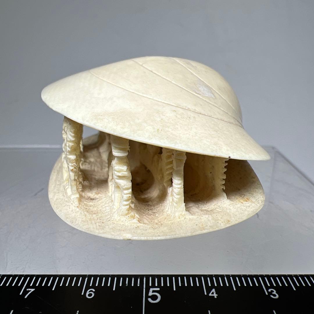 極上貝透彫置物　50g/横幅約7㎝　東Y8-0109☆2Fタサオ