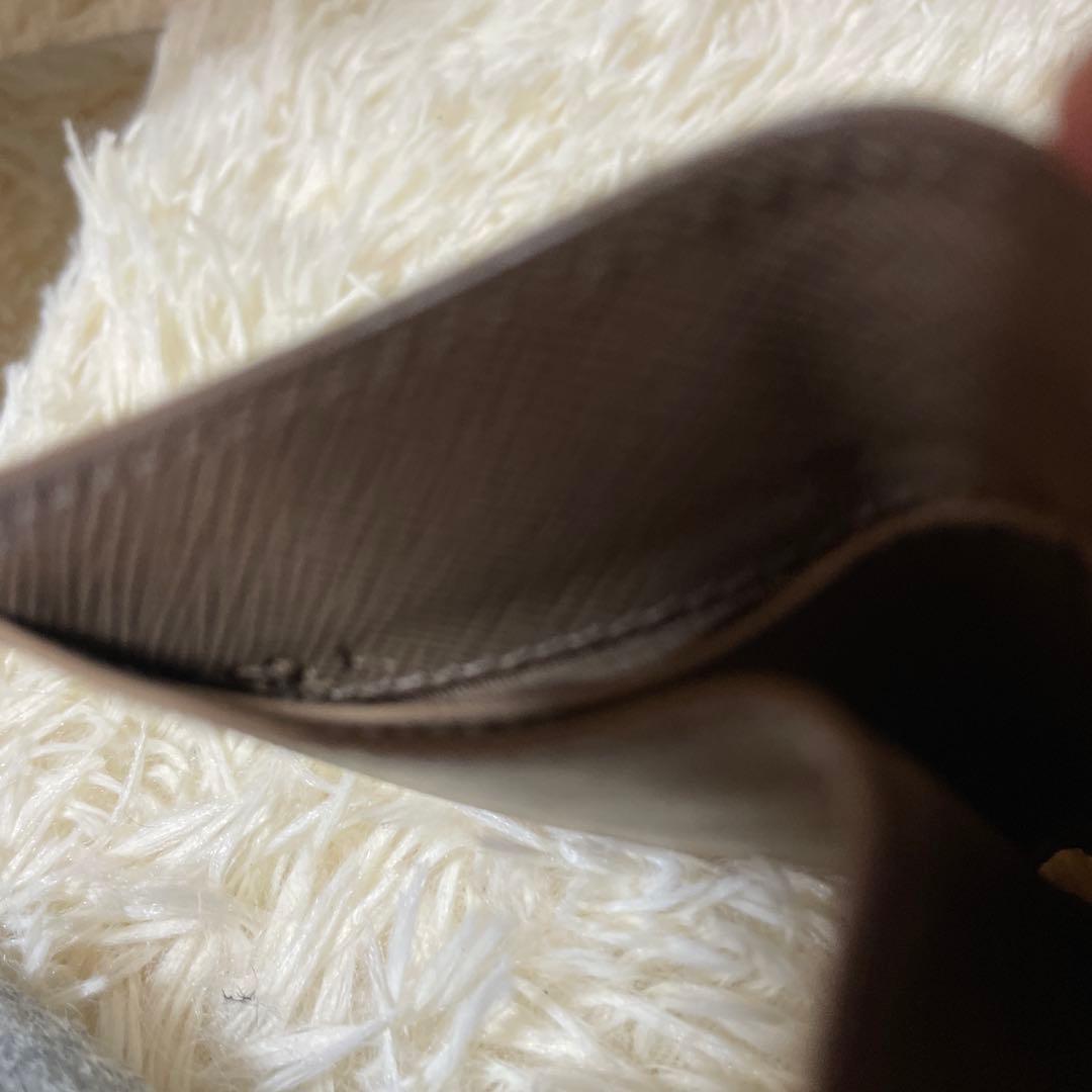 ほぼ未使用　PRADA プラダ 財布　ミニ財布　ピンクベージュ　三角プレート