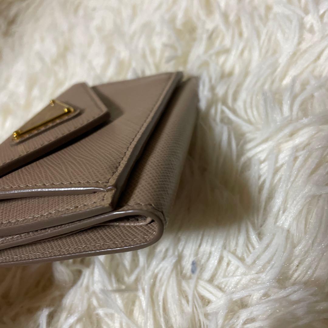 ほぼ未使用　PRADA プラダ 財布　ミニ財布　ピンクベージュ　三角プレート