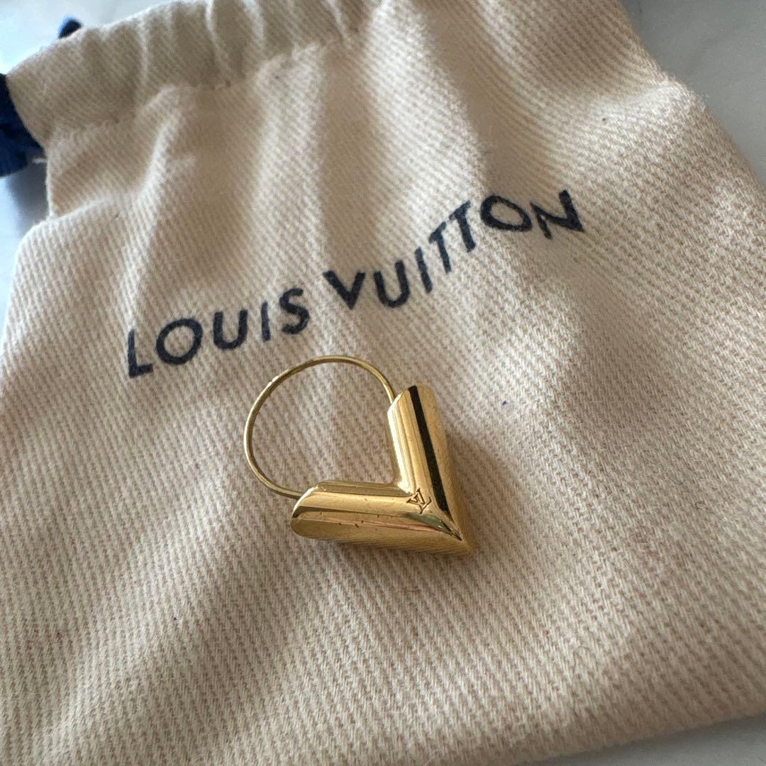 Louis Vuitton V字型ゴールドピアス(片耳用)