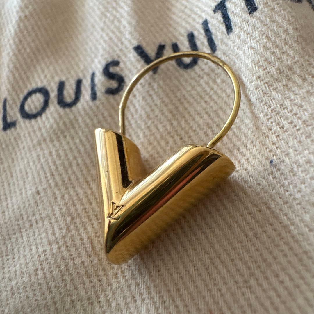Louis Vuitton V字型ゴールドピアス(片耳用)