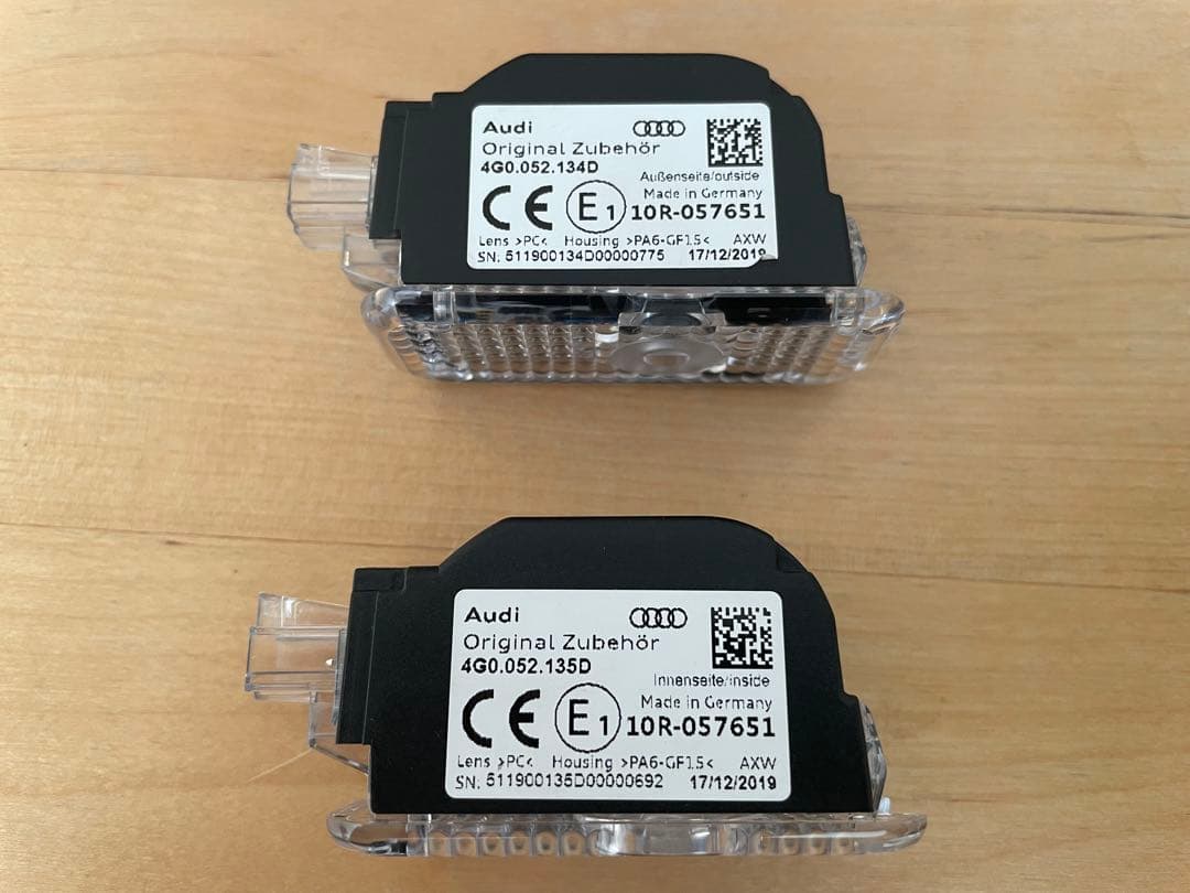 アウディ Audi 純正 ドアエントリーライト カーテシランプ フォーリング