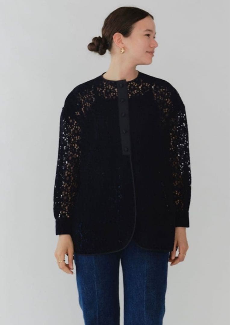 yori ヨリ フロッキーレースシャツ ネイビー