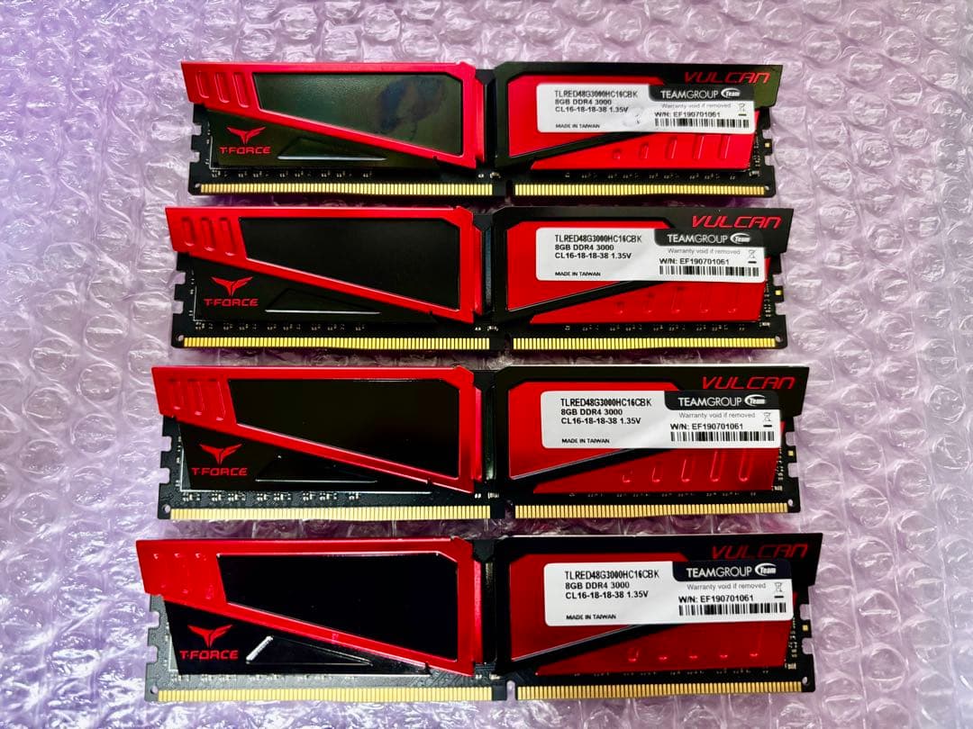 TEAM DDR4 3000MHz 32GB メモリ4枚組（8GB×4枚）