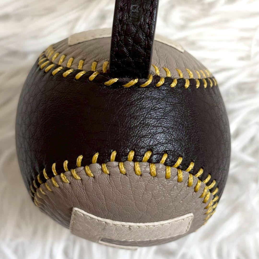 【極美品・袋付】FENDI　野球ボール　チャーム　バックチャーム