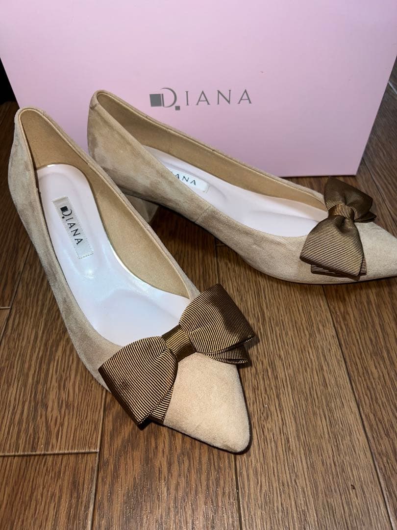 ダイアナ　リボン付き　ポインテッドトゥ　パンプス　23.5cm 箱付き