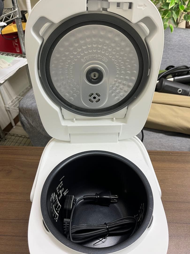 超美品　女性オーナーヤマダセレクト IHジャー炊飯器 3合炊き 2024年製 T