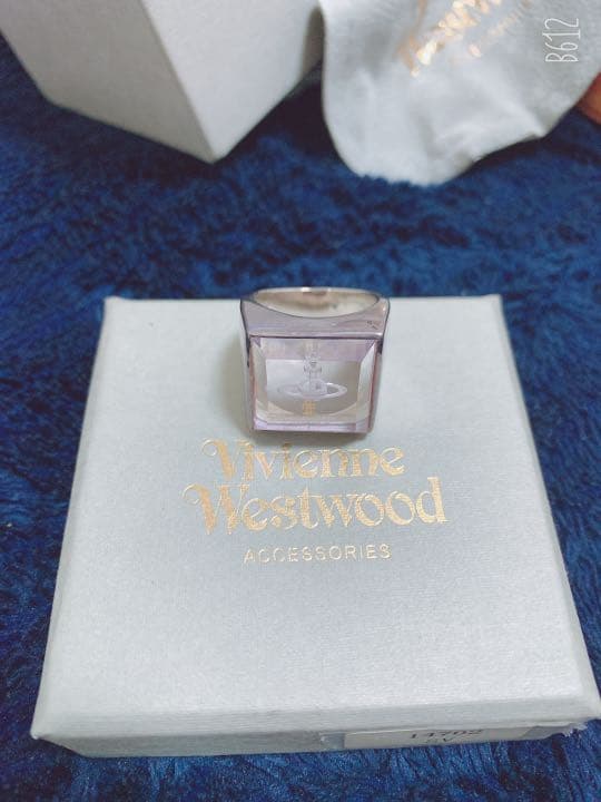 【レア　廃盤品】ヴィヴィアン　グラススクエア　リング　Mサイズ