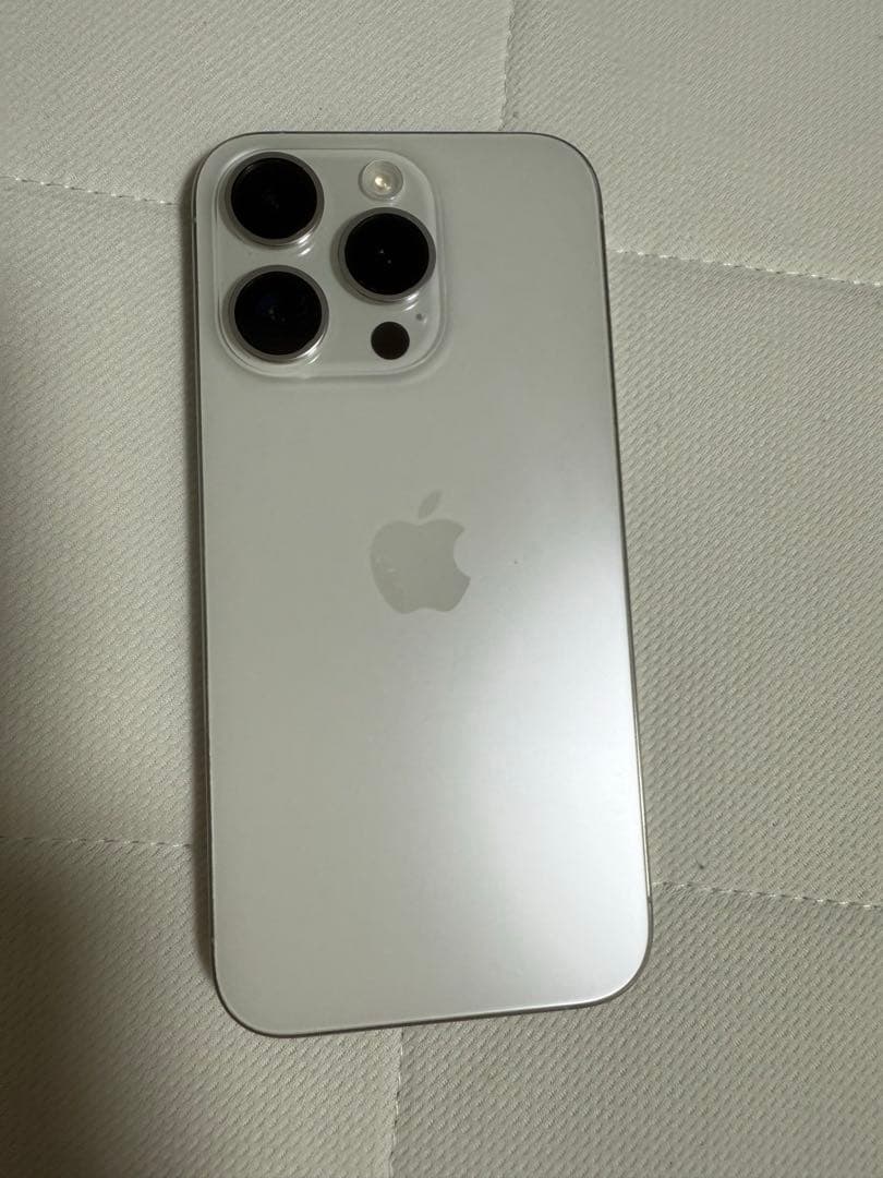 Apple iPhone15 Pro 128GBホワイトチタニウム 本体