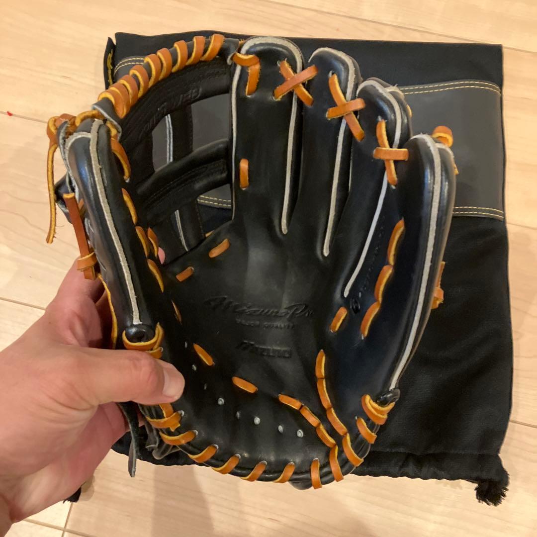 Mizuno 軟式グローブ ブラック/オレンジ 収納袋付き