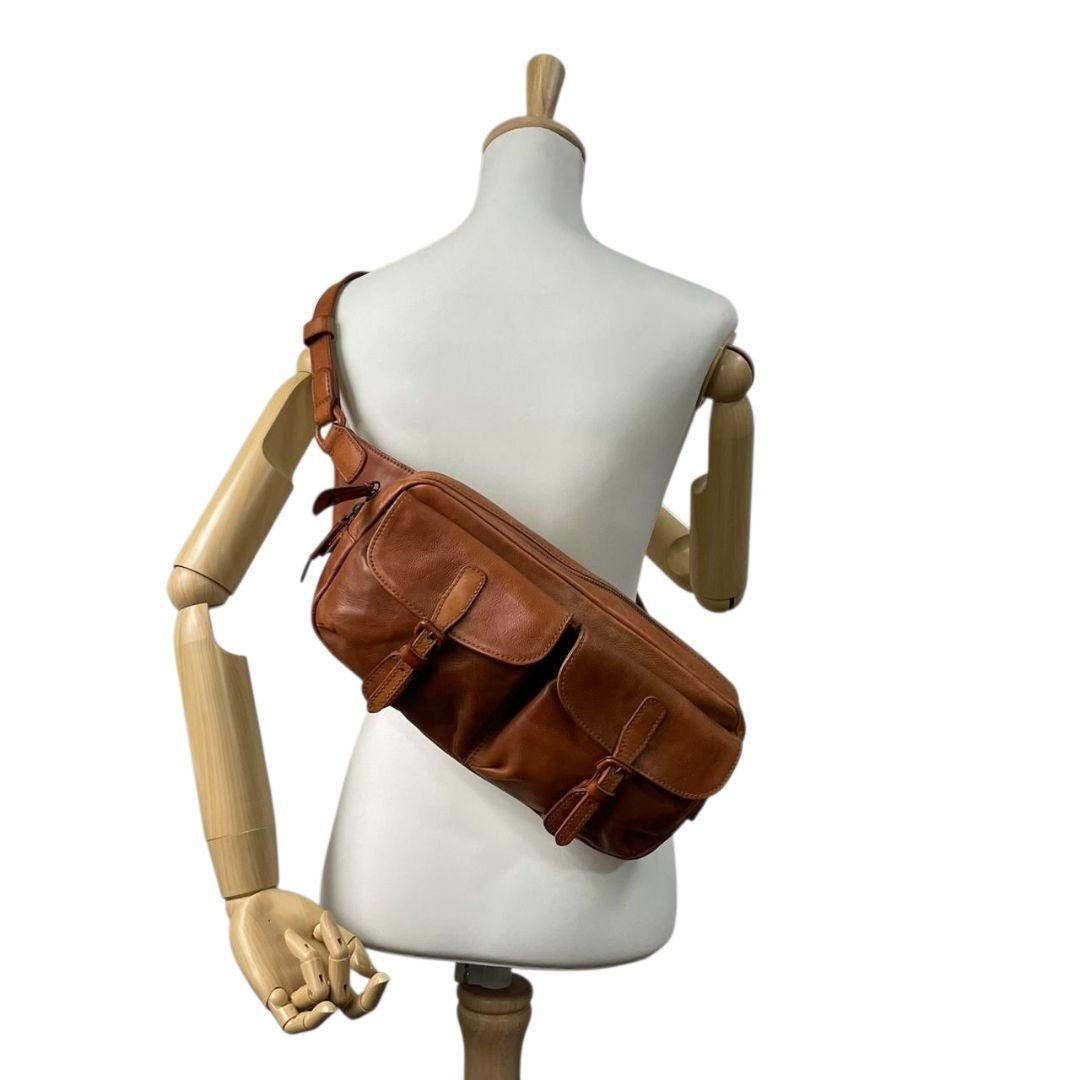 美品　ゲンテン　ボディバッグ　茶　ウエストポーチ　フラップ　レザー　s65