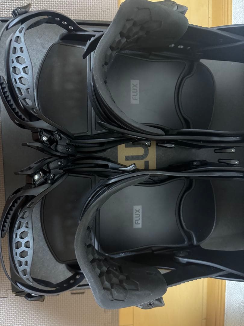 24-25モデル　新品未使用 FLUX CV M サイズ