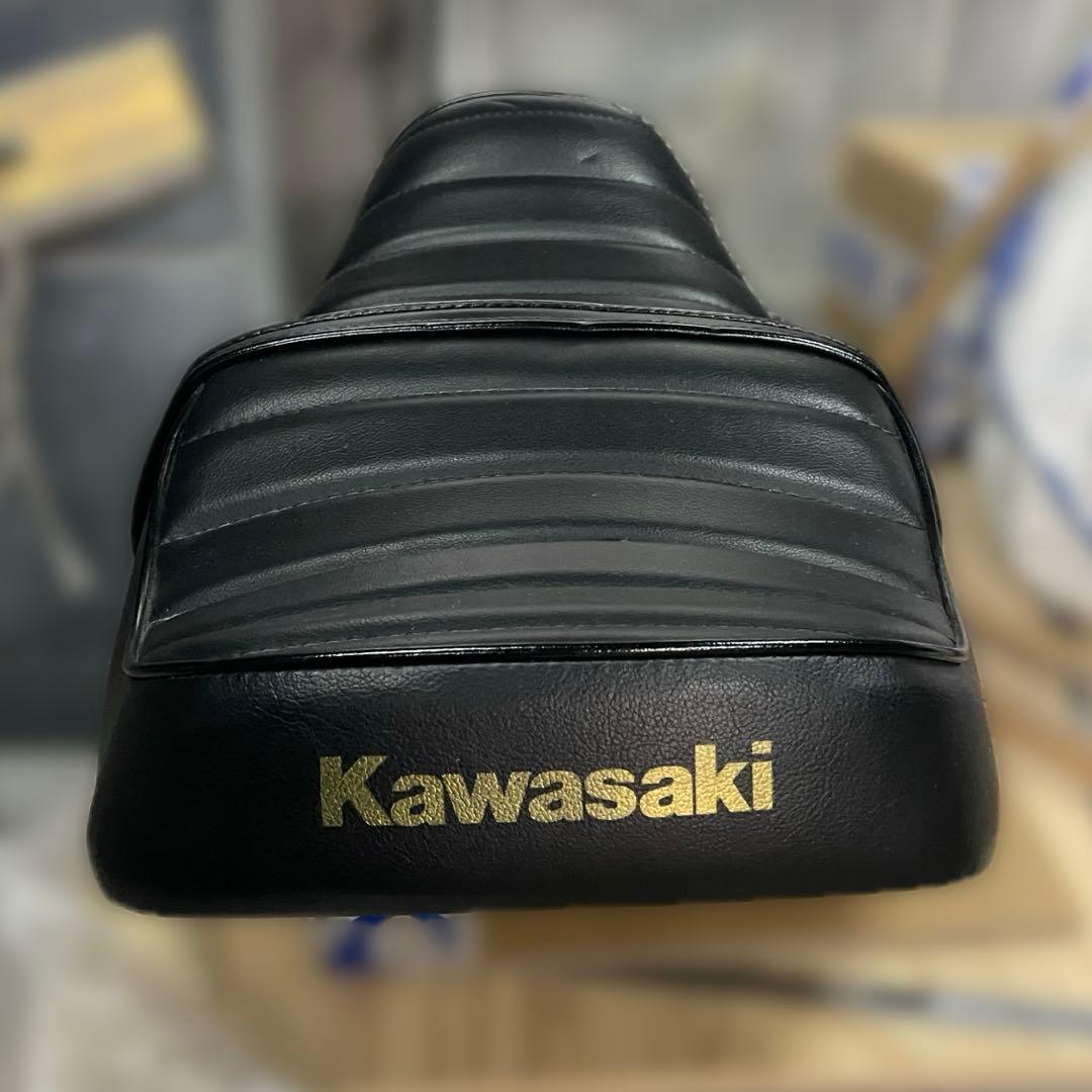 Kawasaki ZRX1100 ロゴ入り タックロールシート黒