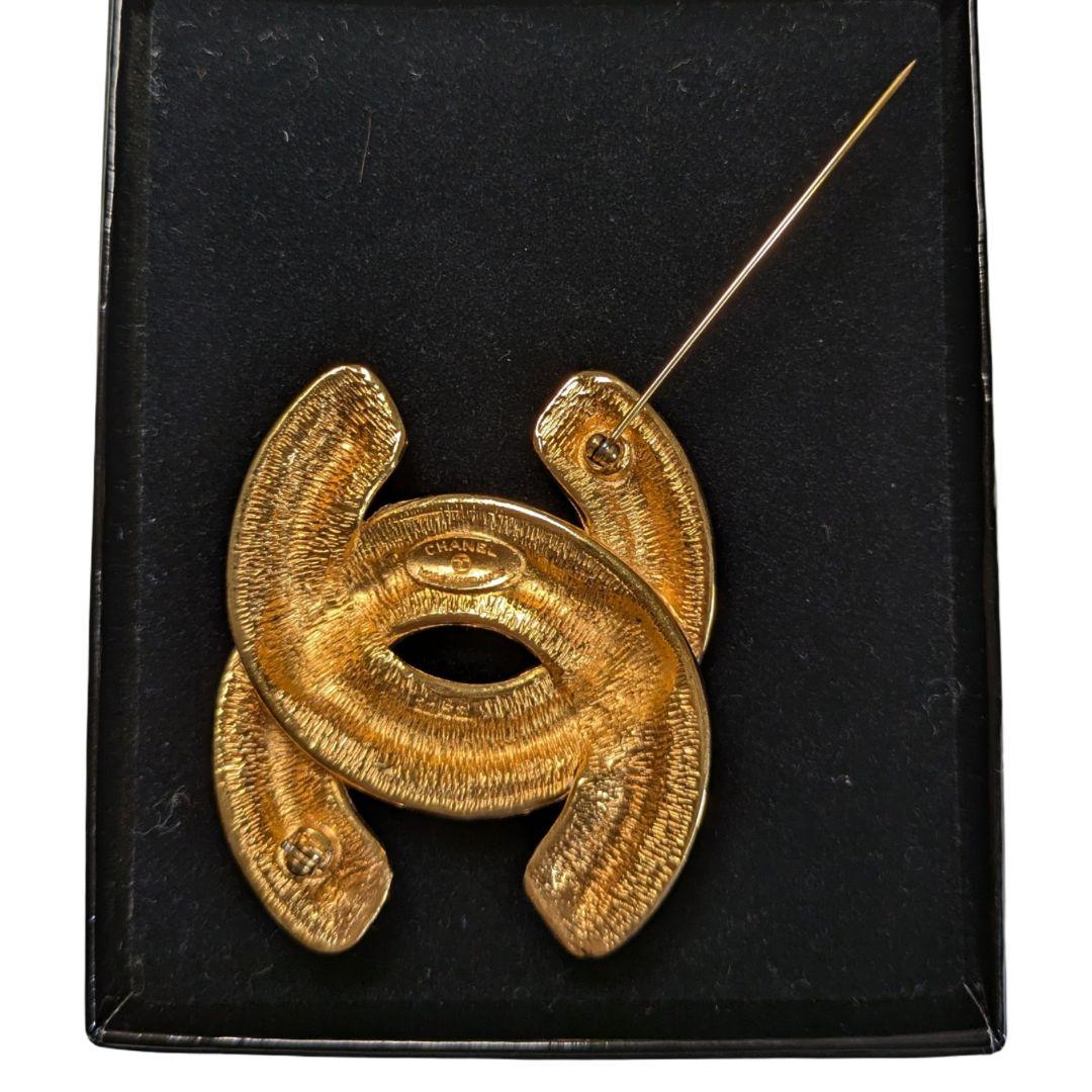 【極美品】CHANELシャネル ゴールド ココマーク　マトラッセ　ブローチ